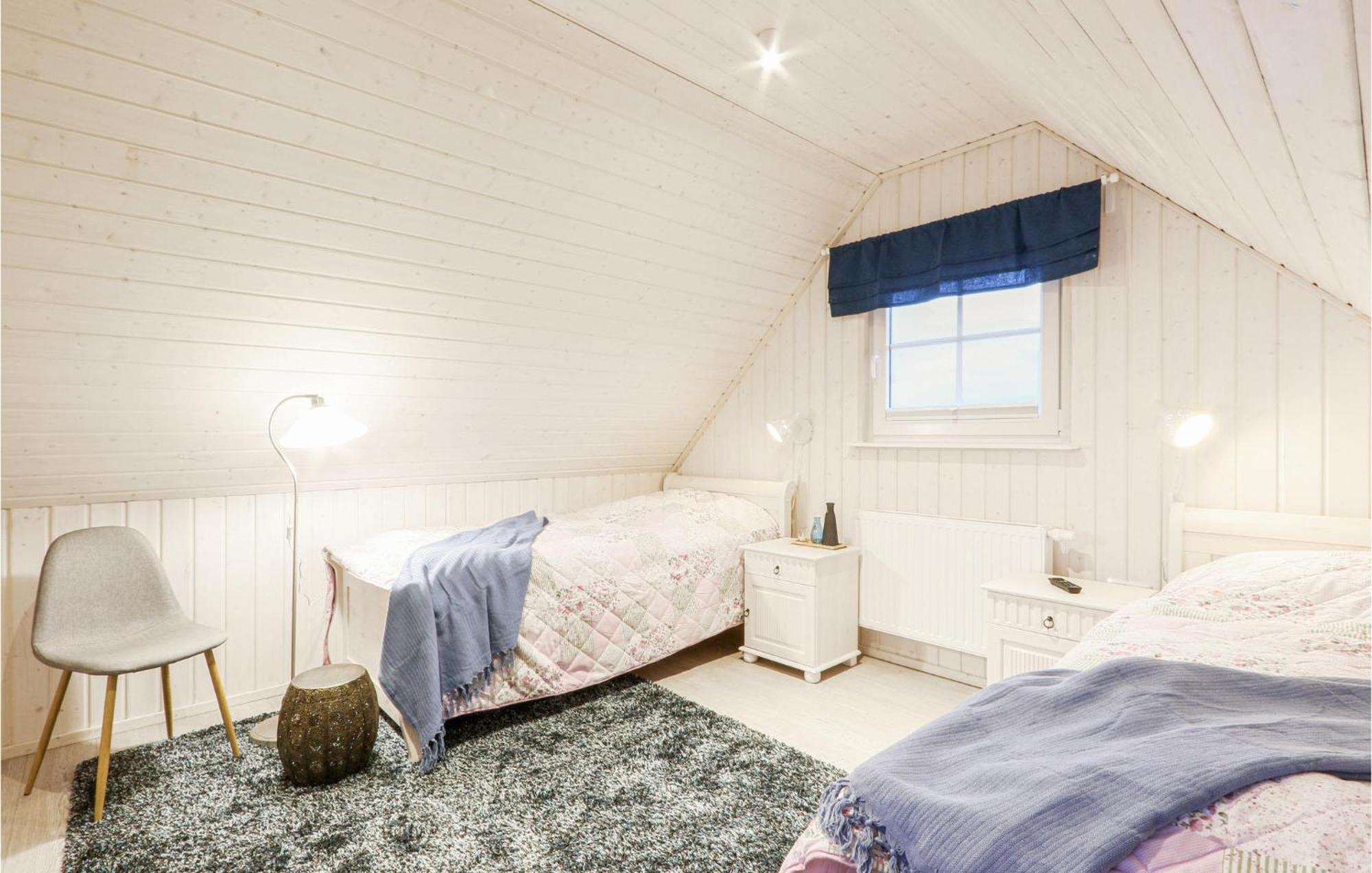 2 Bedroom Stunning Home In Zerpenschleuse Esterno foto